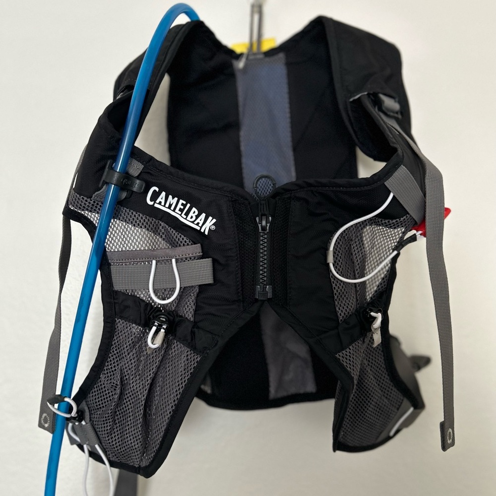 BRAND NEW CAMELBAK: l hiking vest 70OZ